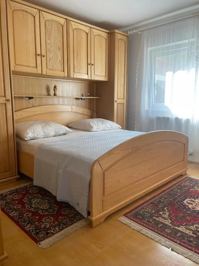 Dub Apartment Vantacici