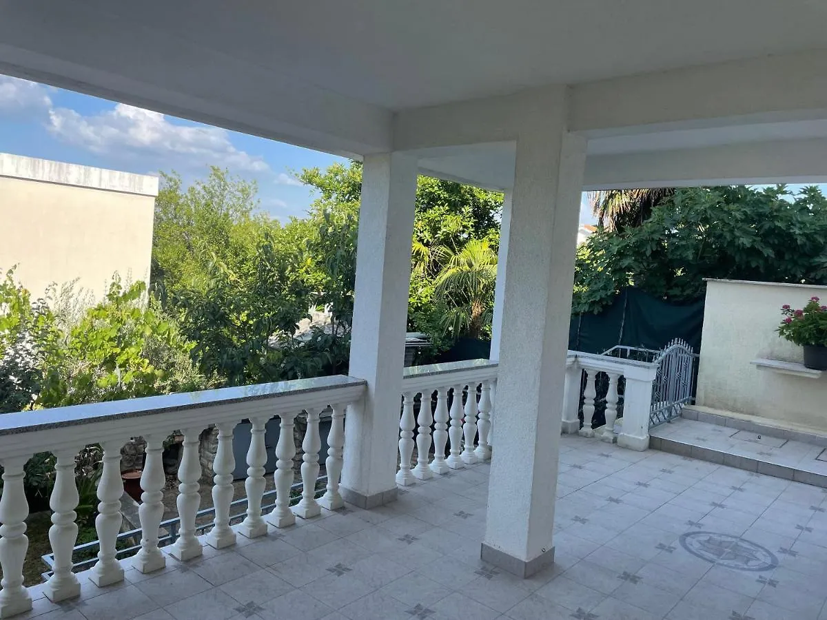 Dub Apartment Vantacici