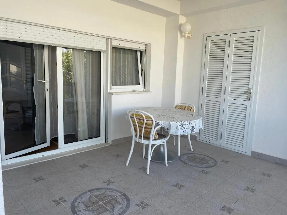 Dub Apartment Vantacici